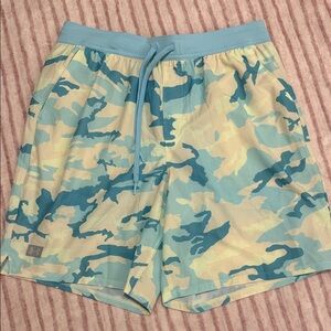 NWT Under Armour Blue and Tan Camo Shorts Mens Large. UPF 40